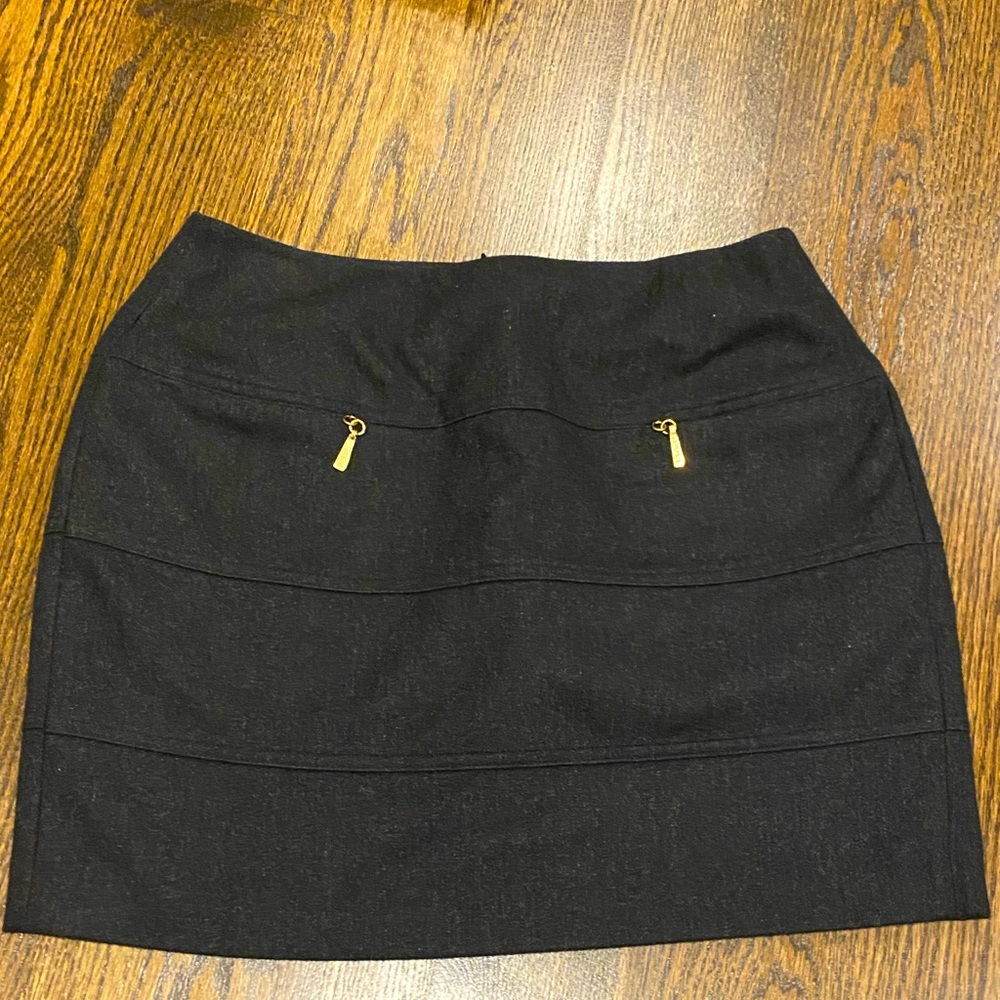 Dkny jeans black denim skirt with zipper detail on pockets